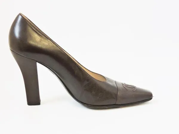 Chanel Cap-Toe Pump Size 41 It (11 Us)
