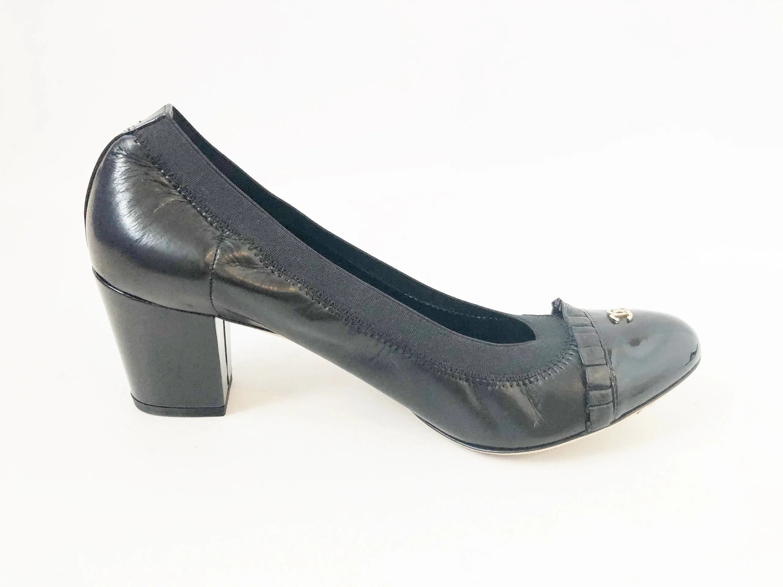 Chanel Cap-Toe Ruffle Pump Size 40 It (10 Us)