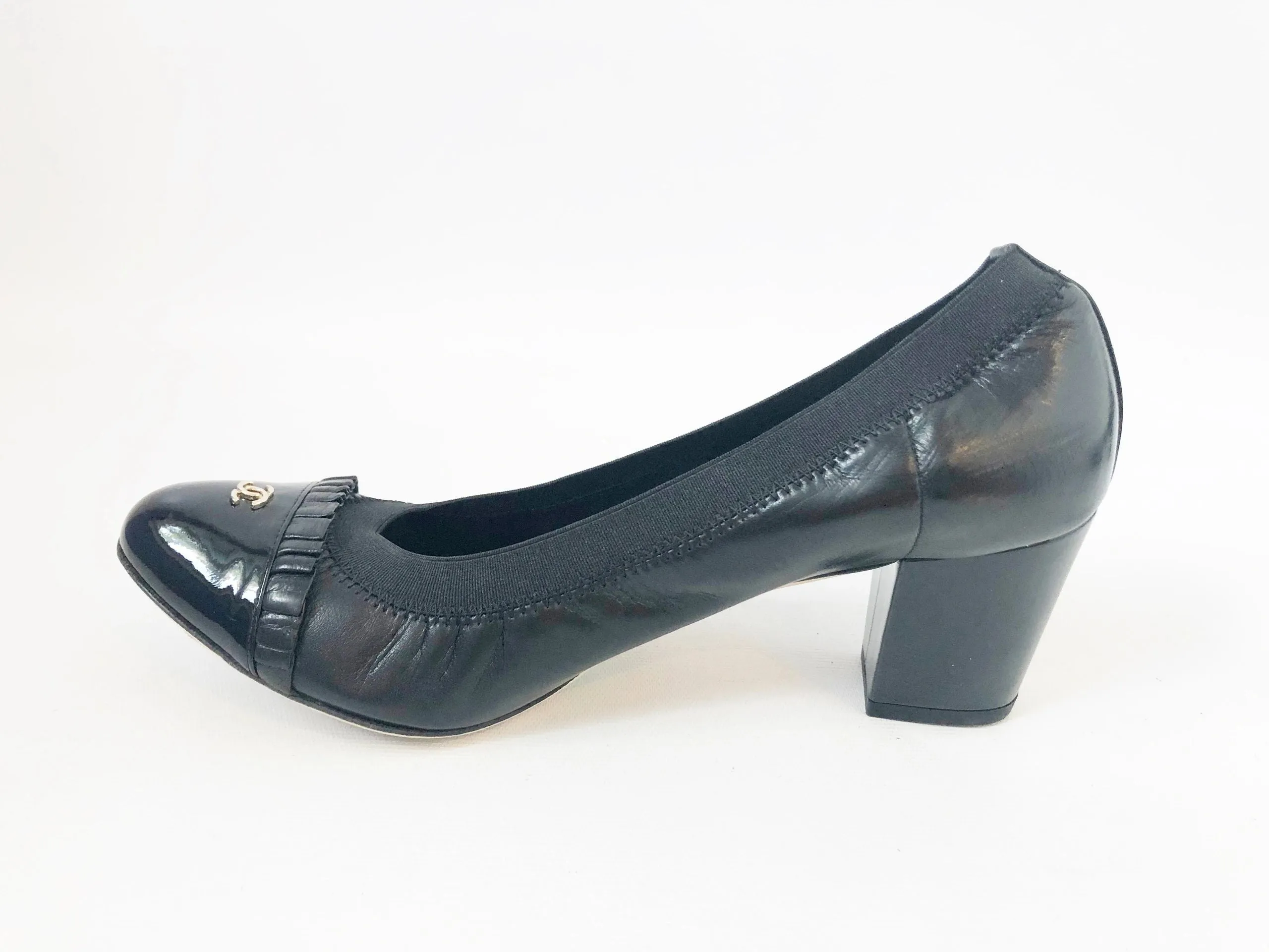 Chanel Cap-Toe Ruffle Pump Size 40 It (10 Us)