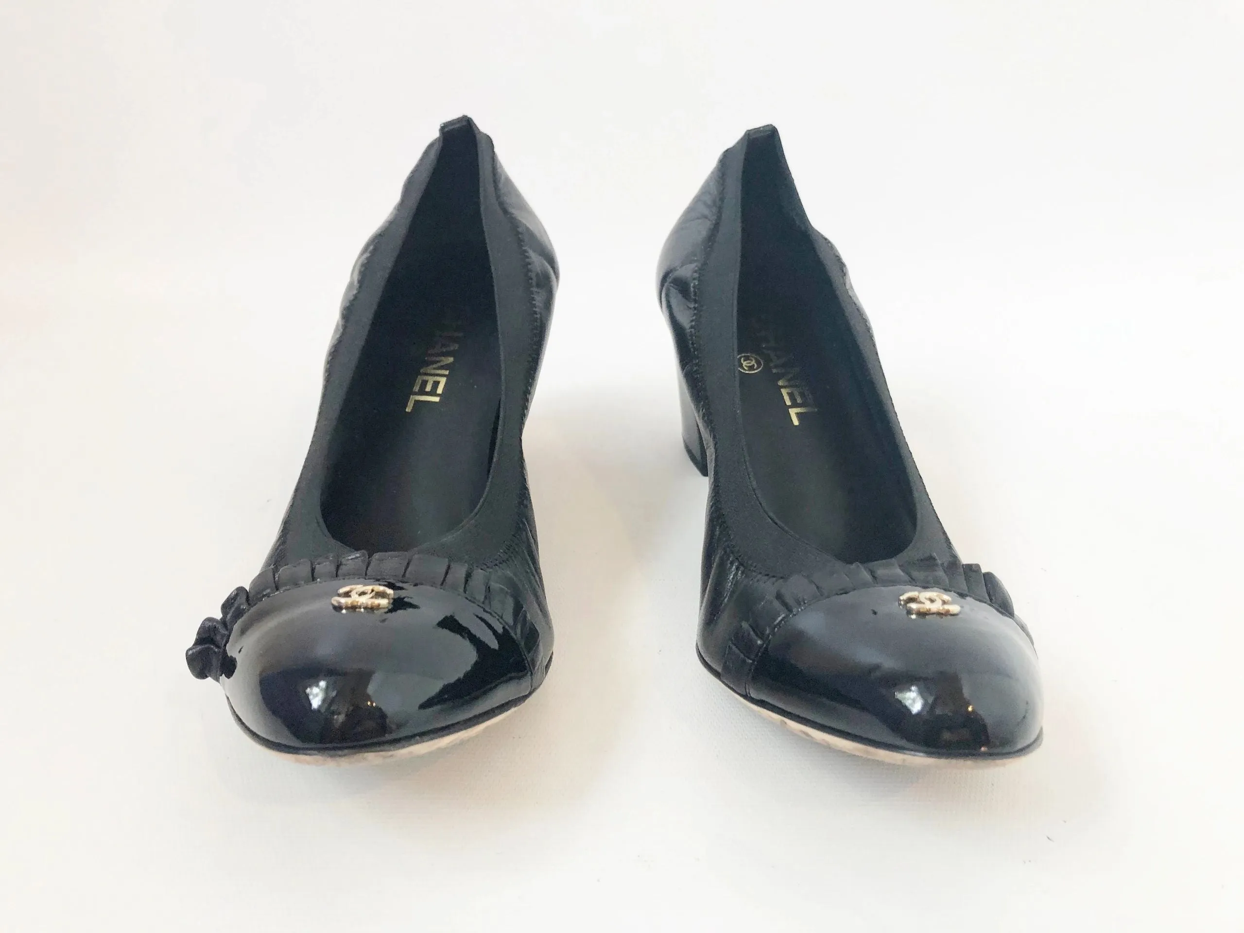 Chanel Cap-Toe Ruffle Pump Size 40 It (10 Us)