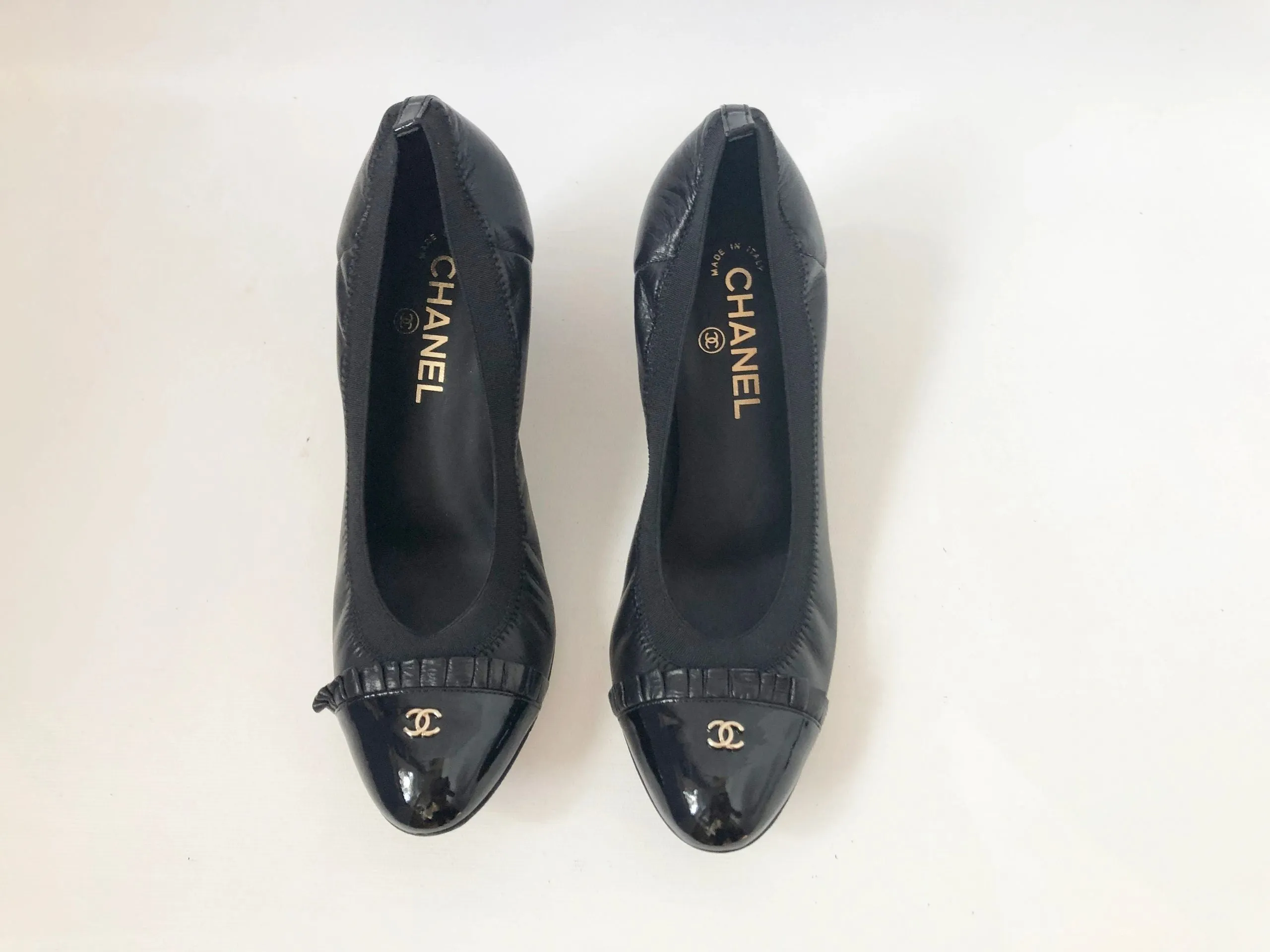 Chanel Cap-Toe Ruffle Pump Size 40 It (10 Us)
