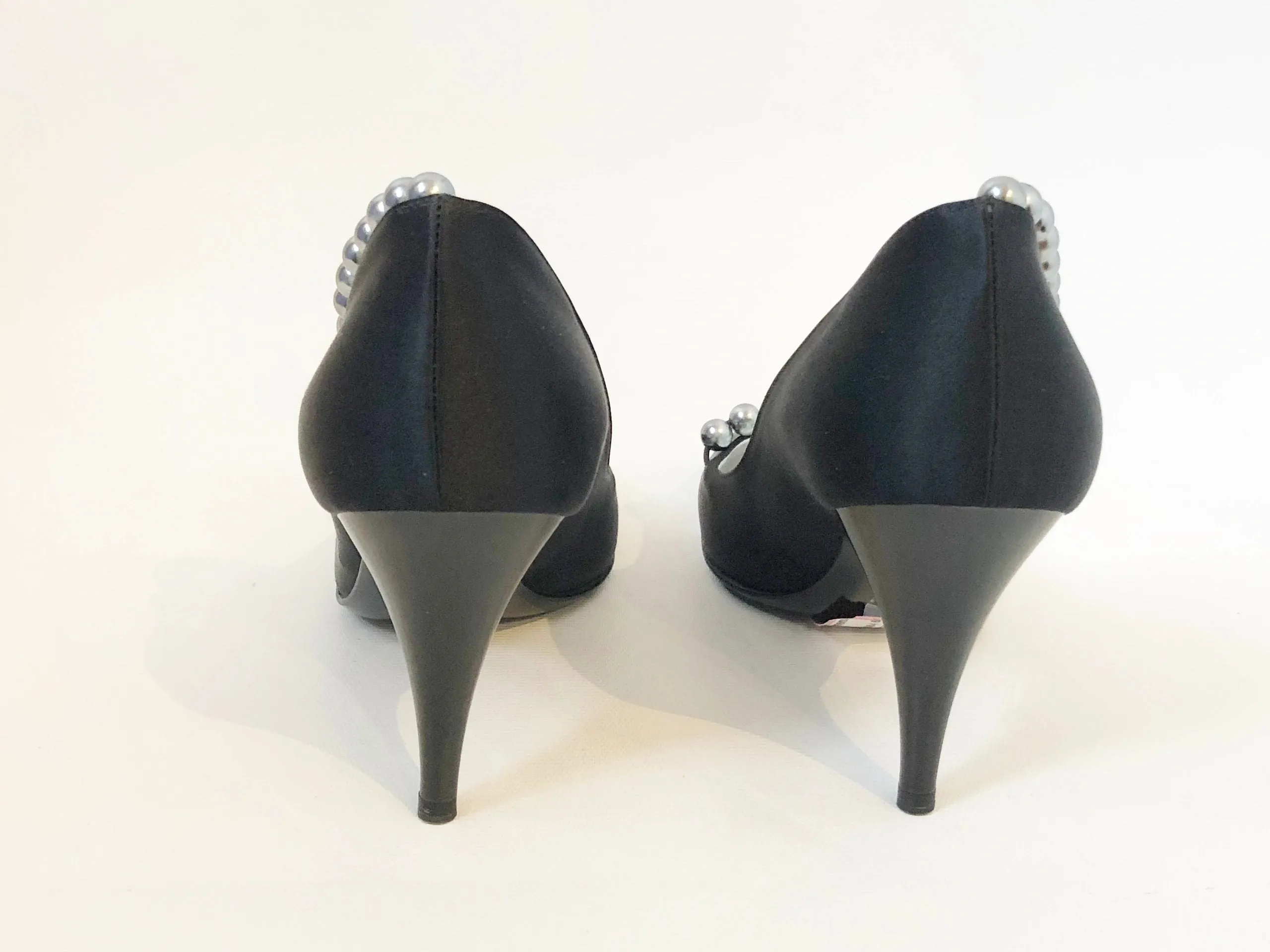 Chanel Satin And Pearl Pump Size 37 It (7 Us)