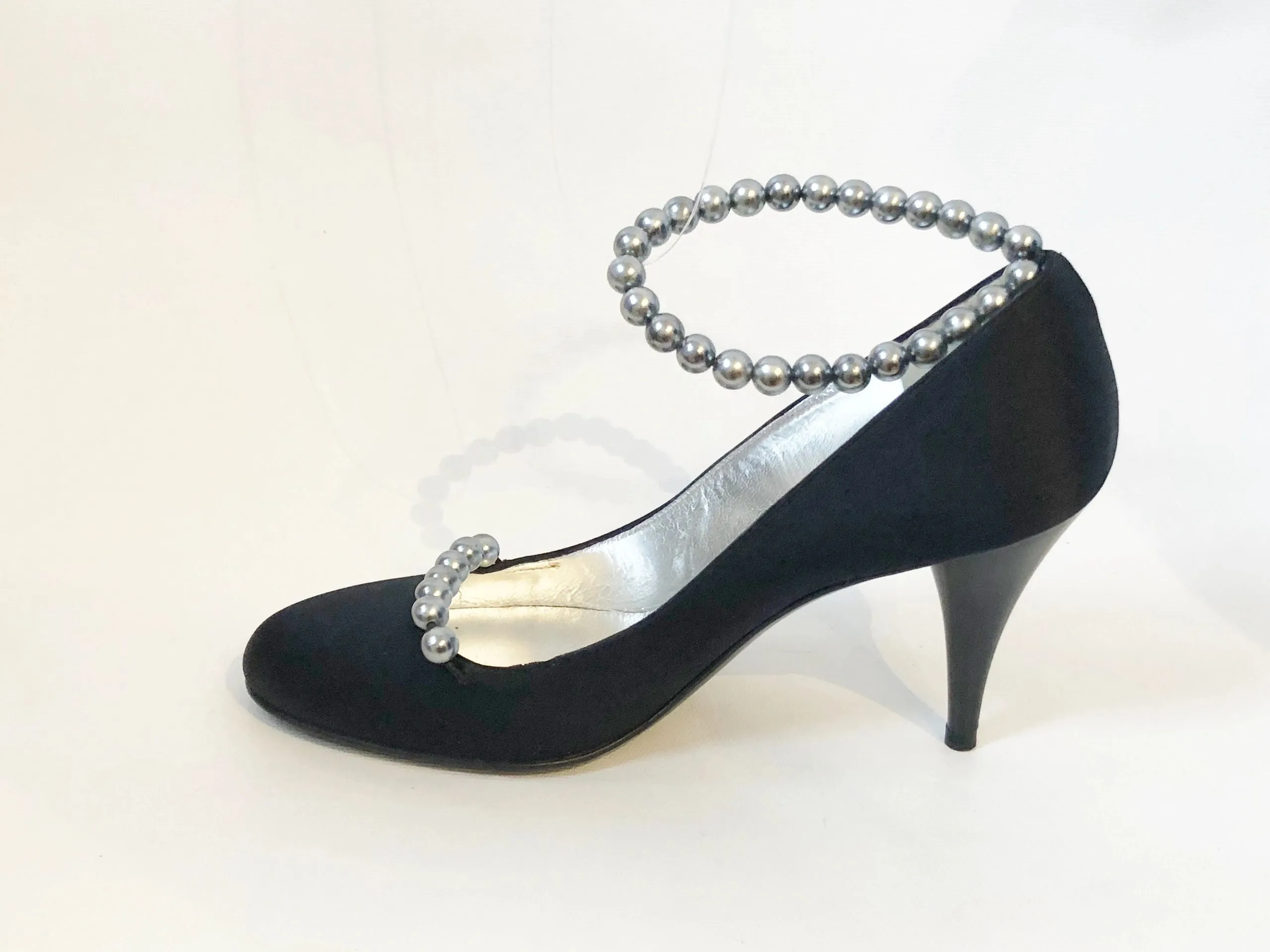 Chanel Satin And Pearl Pump Size 37 It (7 Us)