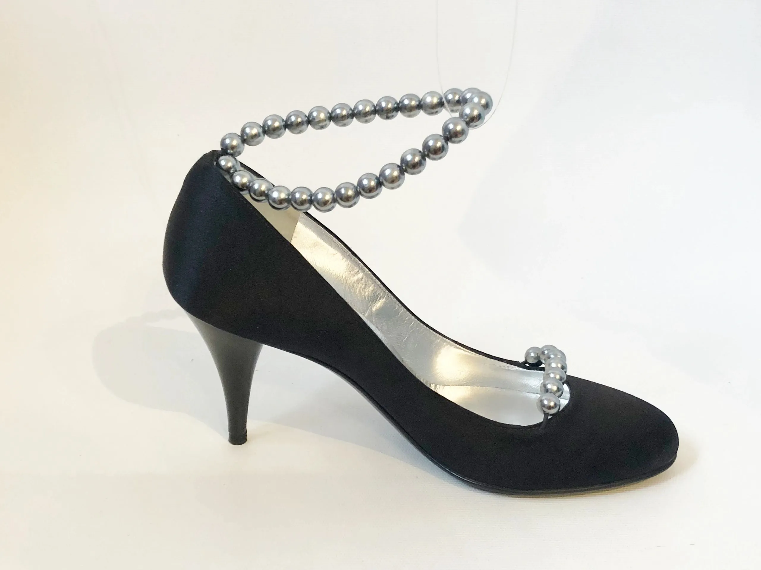 Chanel Satin And Pearl Pump Size 37 It (7 Us)