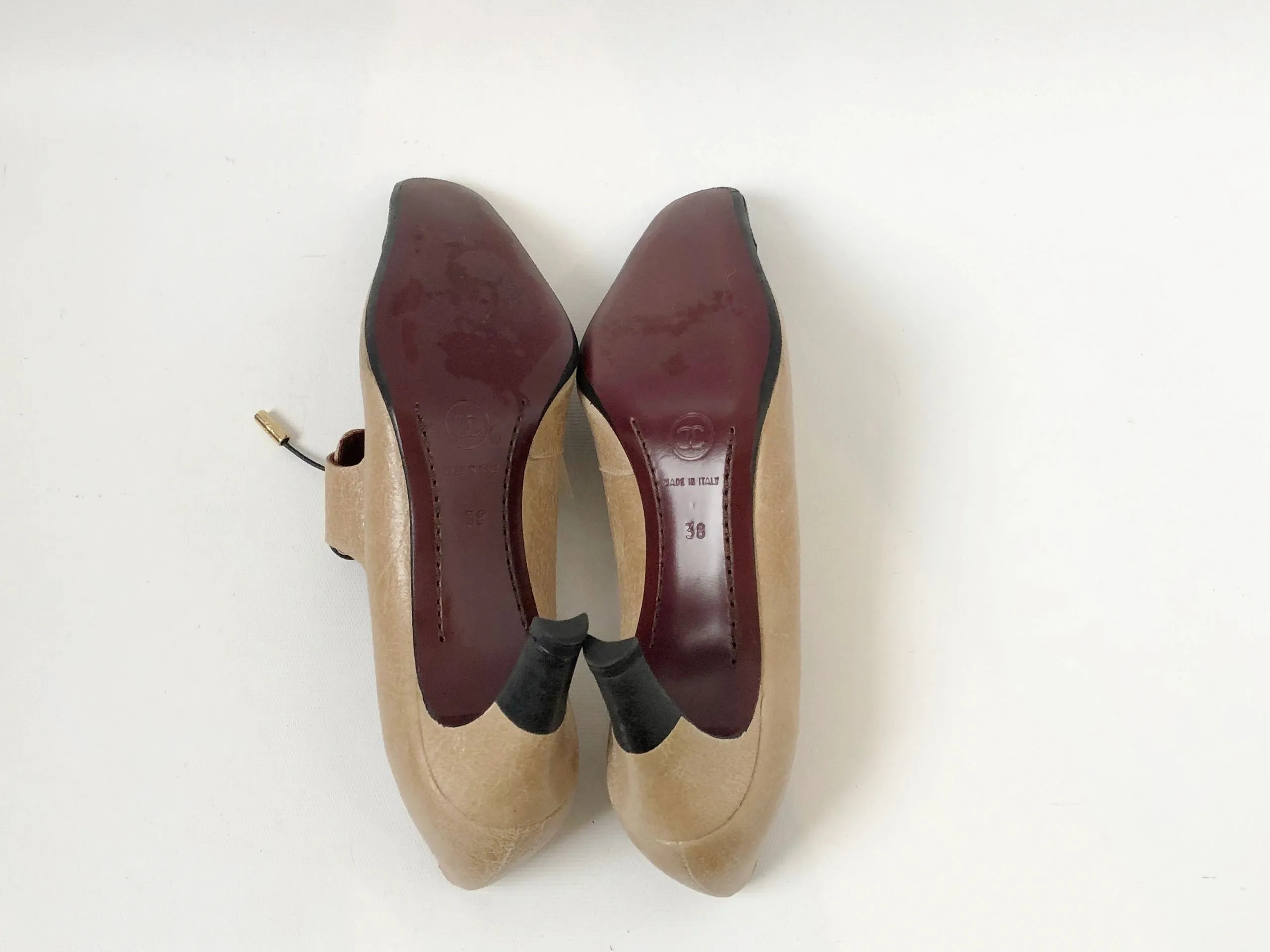 Chanel Vintage Cap-Toe Pump Size 38 It (8 Us)