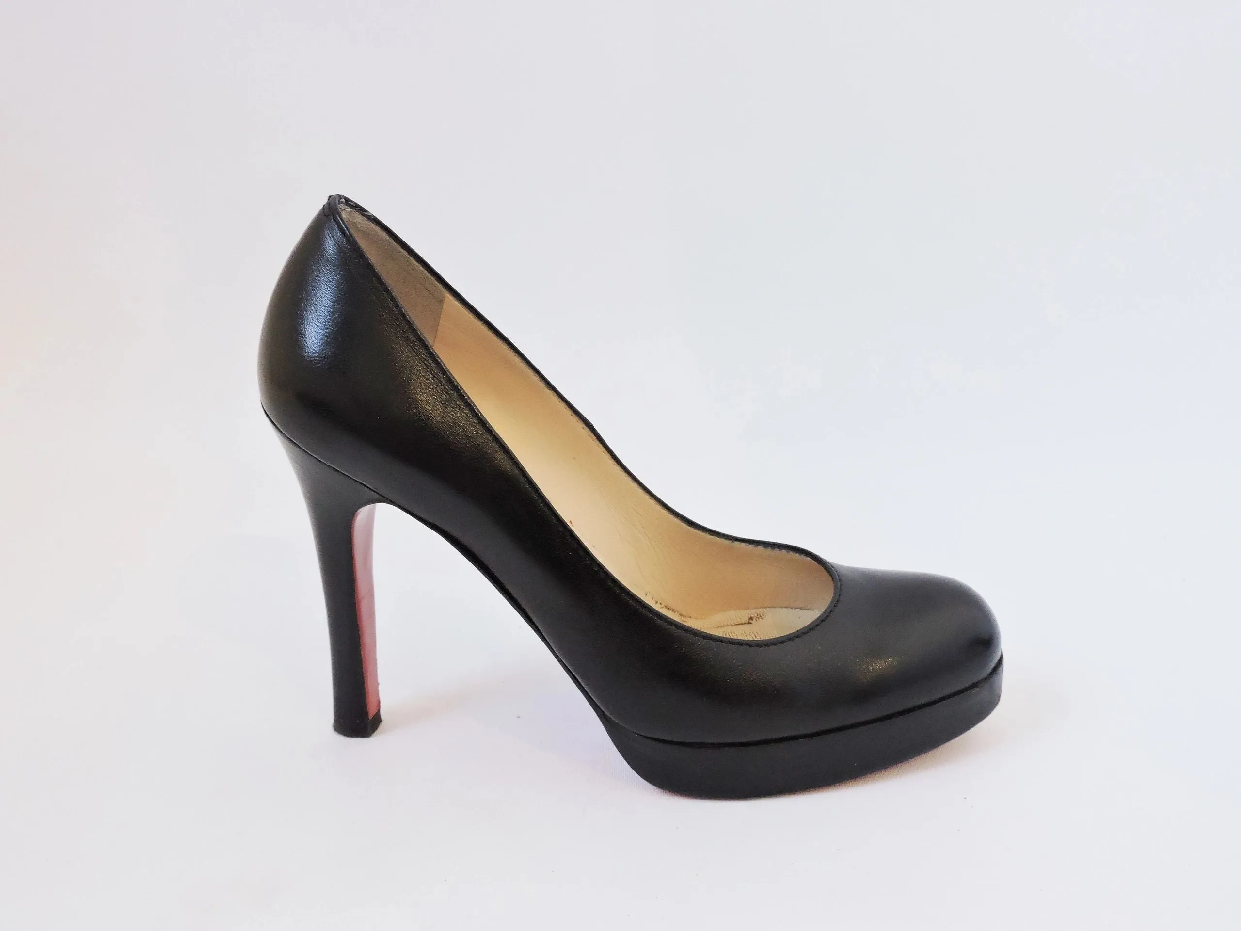 Christian Louboutin Bruges Pump Size 37.5 It (7.5 Us)