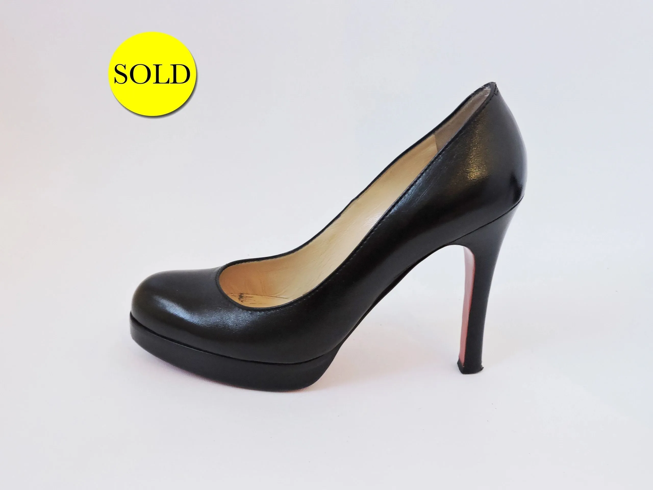 Christian Louboutin Bruges Pump Size 37.5 It (7.5 Us)