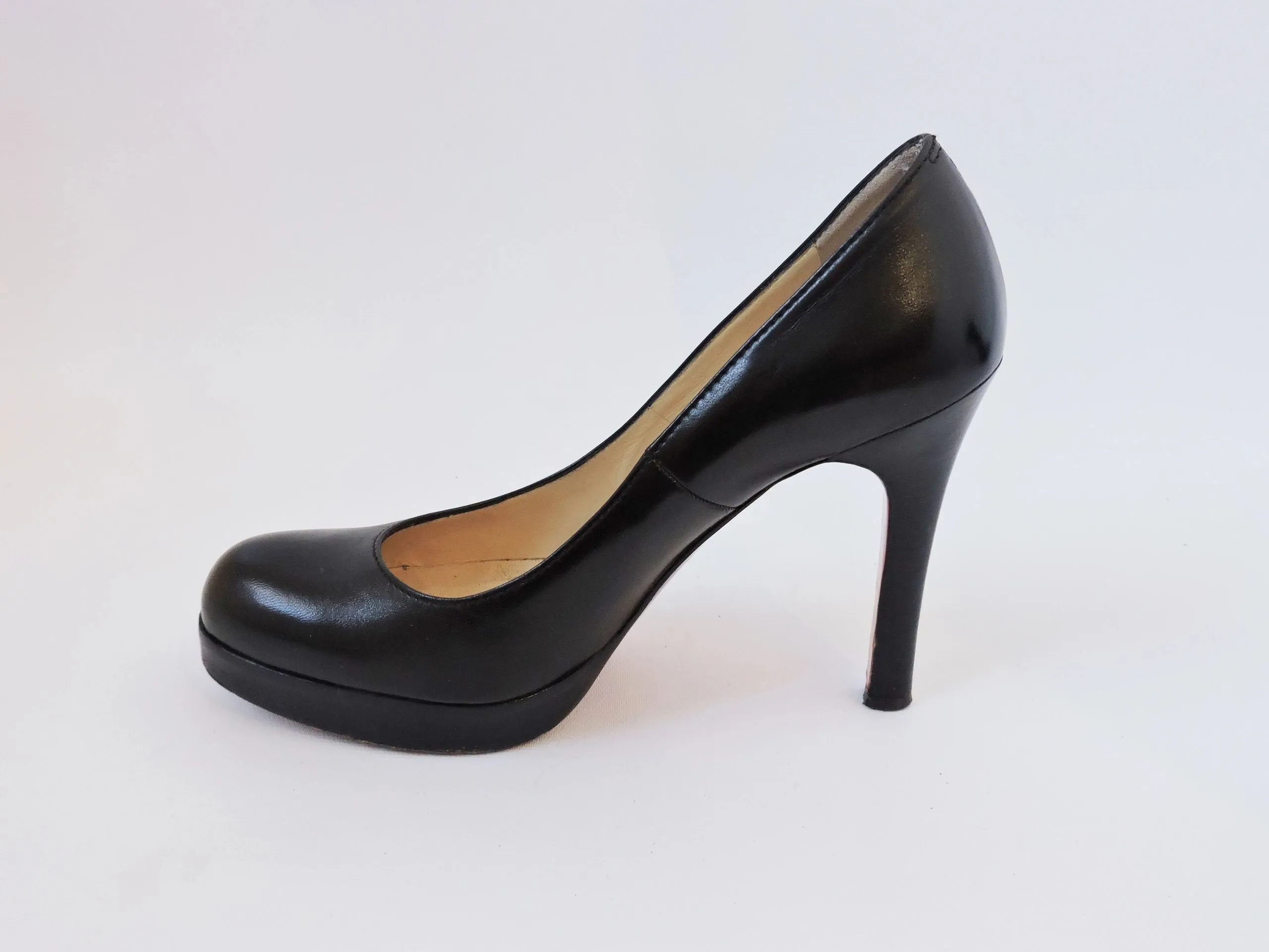 Christian Louboutin Bruges Pump Size 37.5 It (7.5 Us)