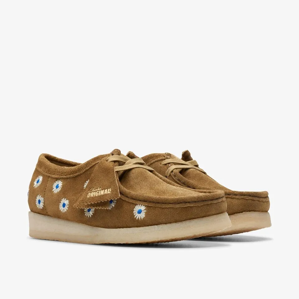 Clarks Women's Wallabee Dark Olive Embroided 26176529