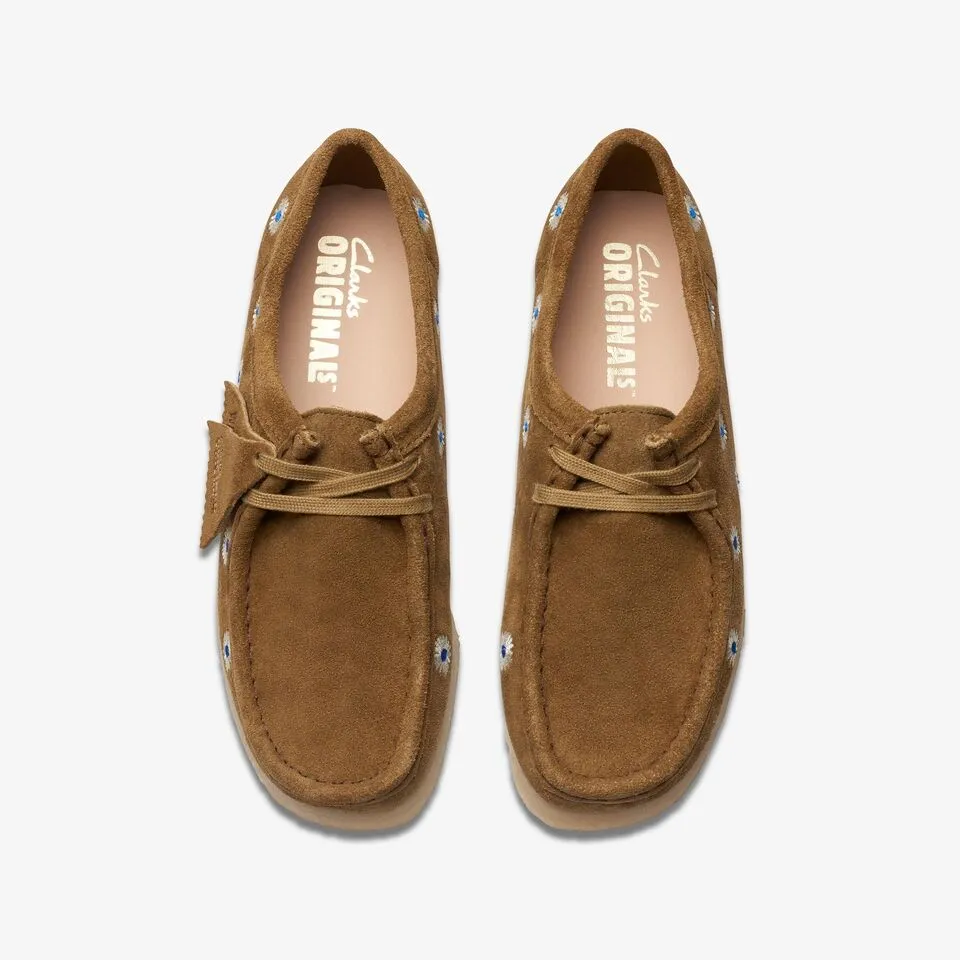 Clarks Women's Wallabee Dark Olive Embroided 26176529