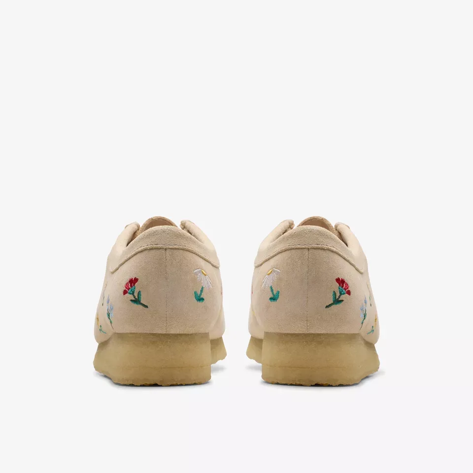 Clarks Women's Wallabee Taupe Embroidery 26180171