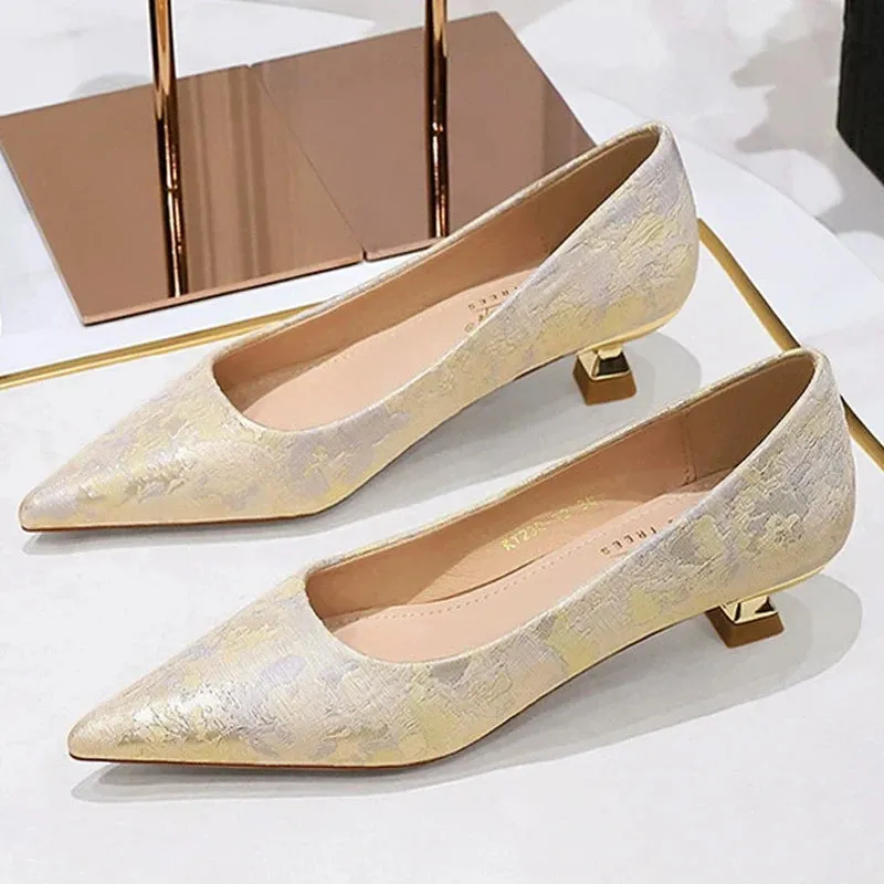 Floral cloth surface 3 cm Kitten heels Women Shoes Sweet Fashion Low Heel Ladies Shoes pointed Toe Women Pumps