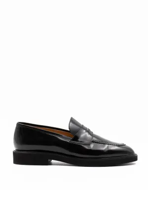 Glossy black penny loafer with EXTRALIGHT® rubber sole