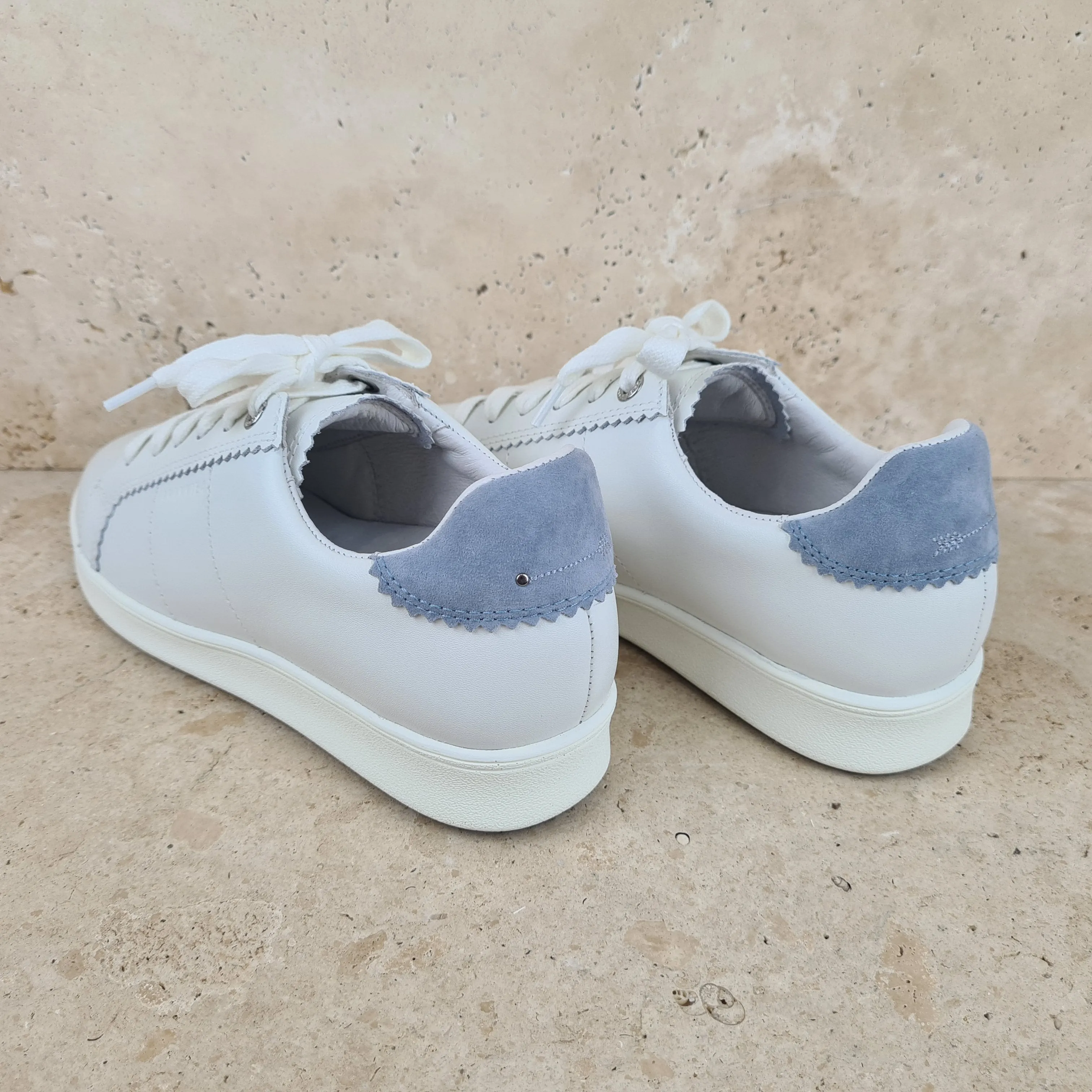 Jackie IV White/Blue
