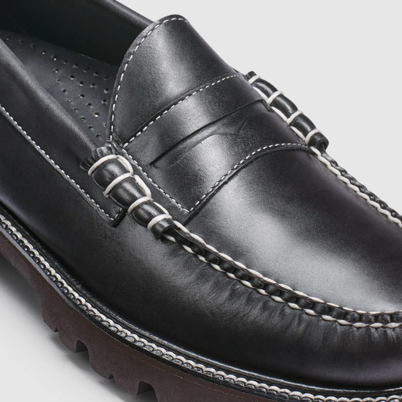 Larson Softy Super Lug Weejuns Loafer in Black