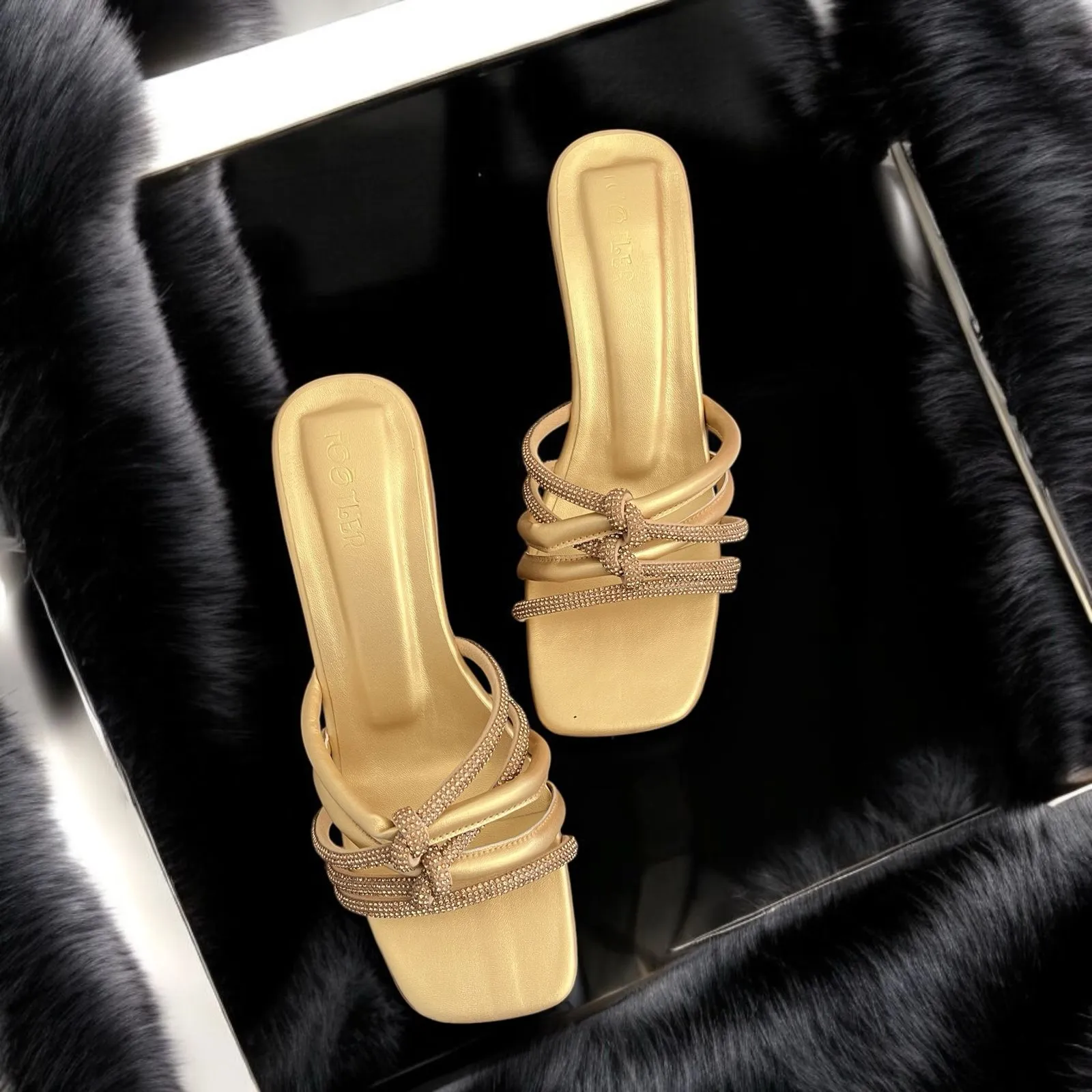 LINE CROSS HEEL