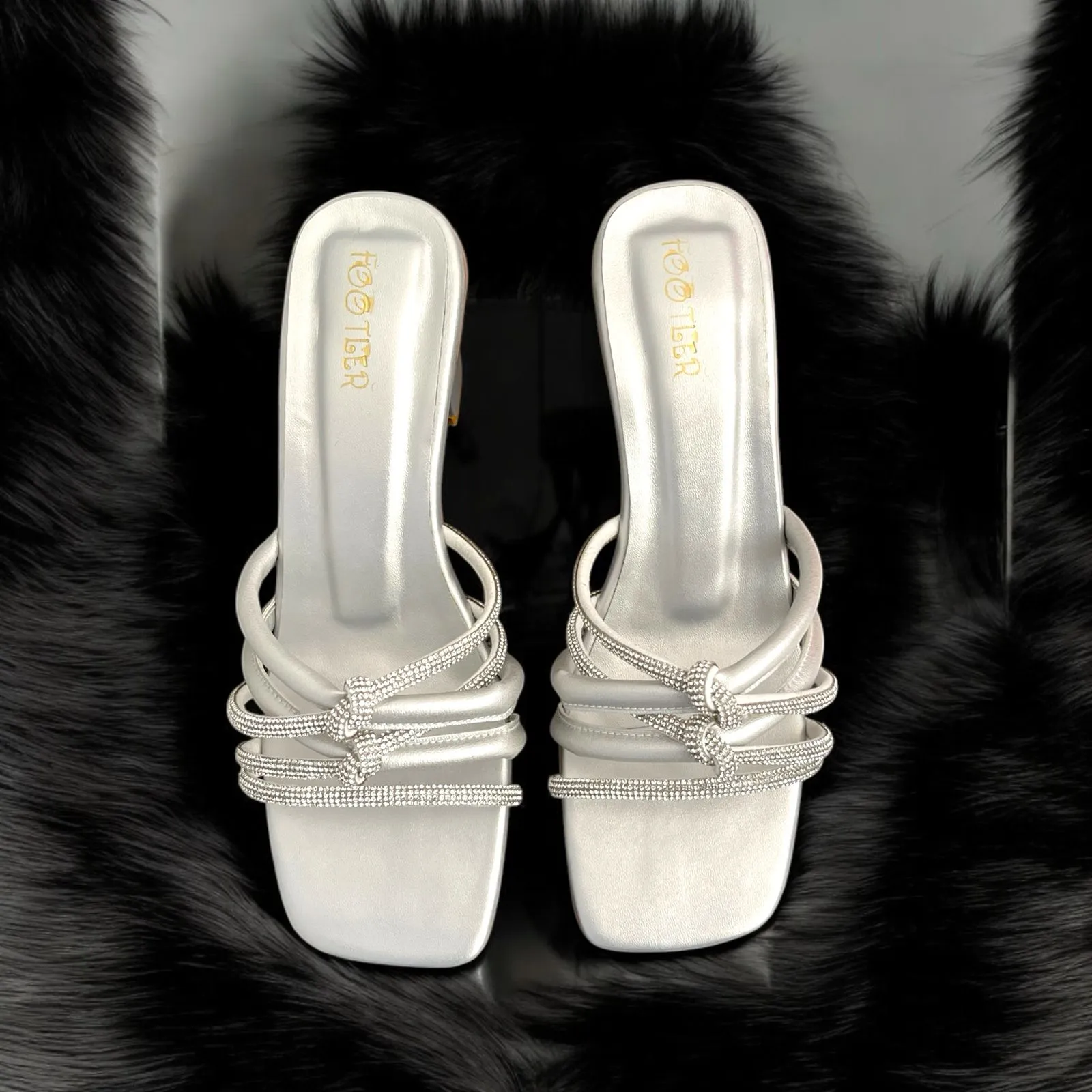 LINE CROSS HEEL