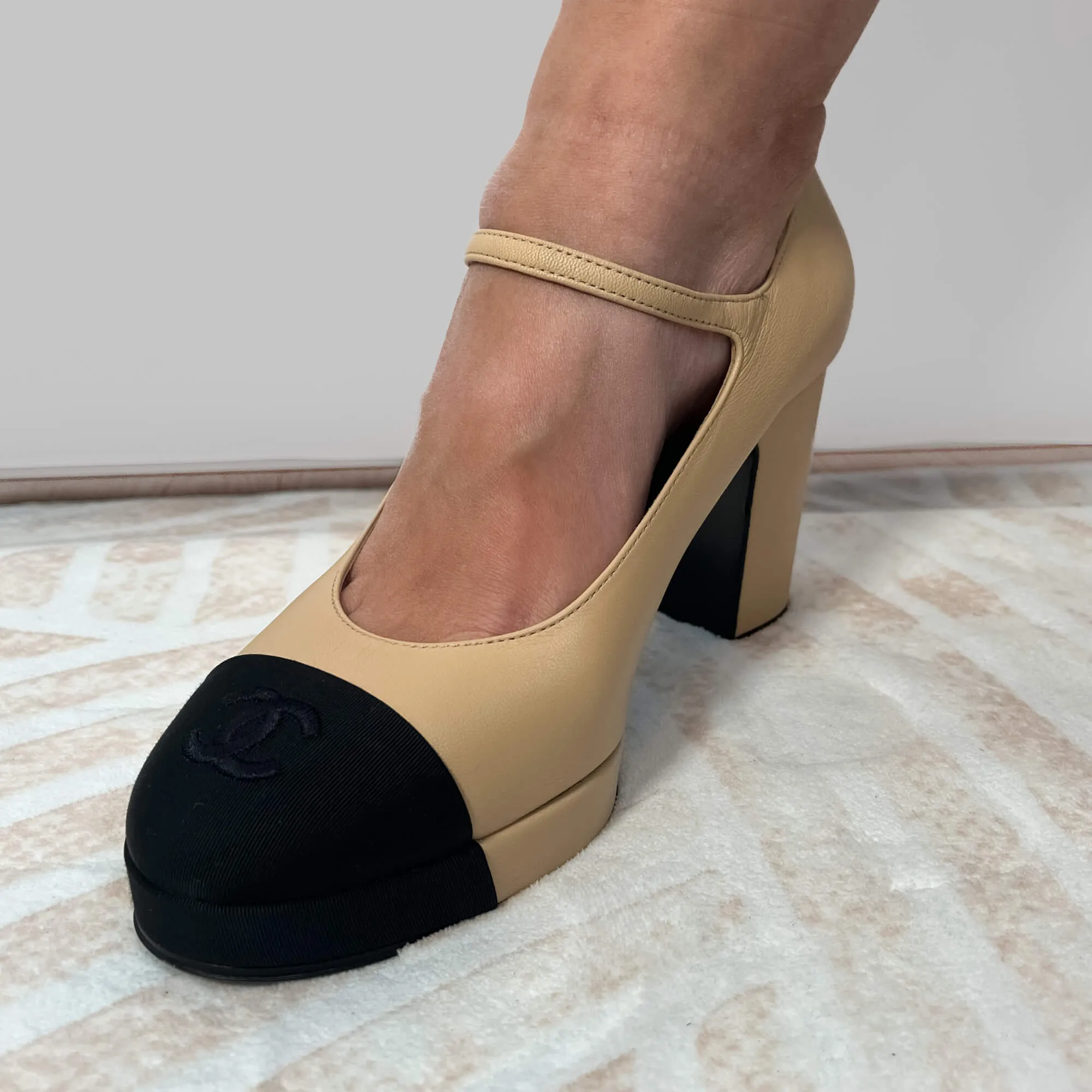 Mary Janes Lambskin Leather Shoes Beige & Black - size 38.5 EU