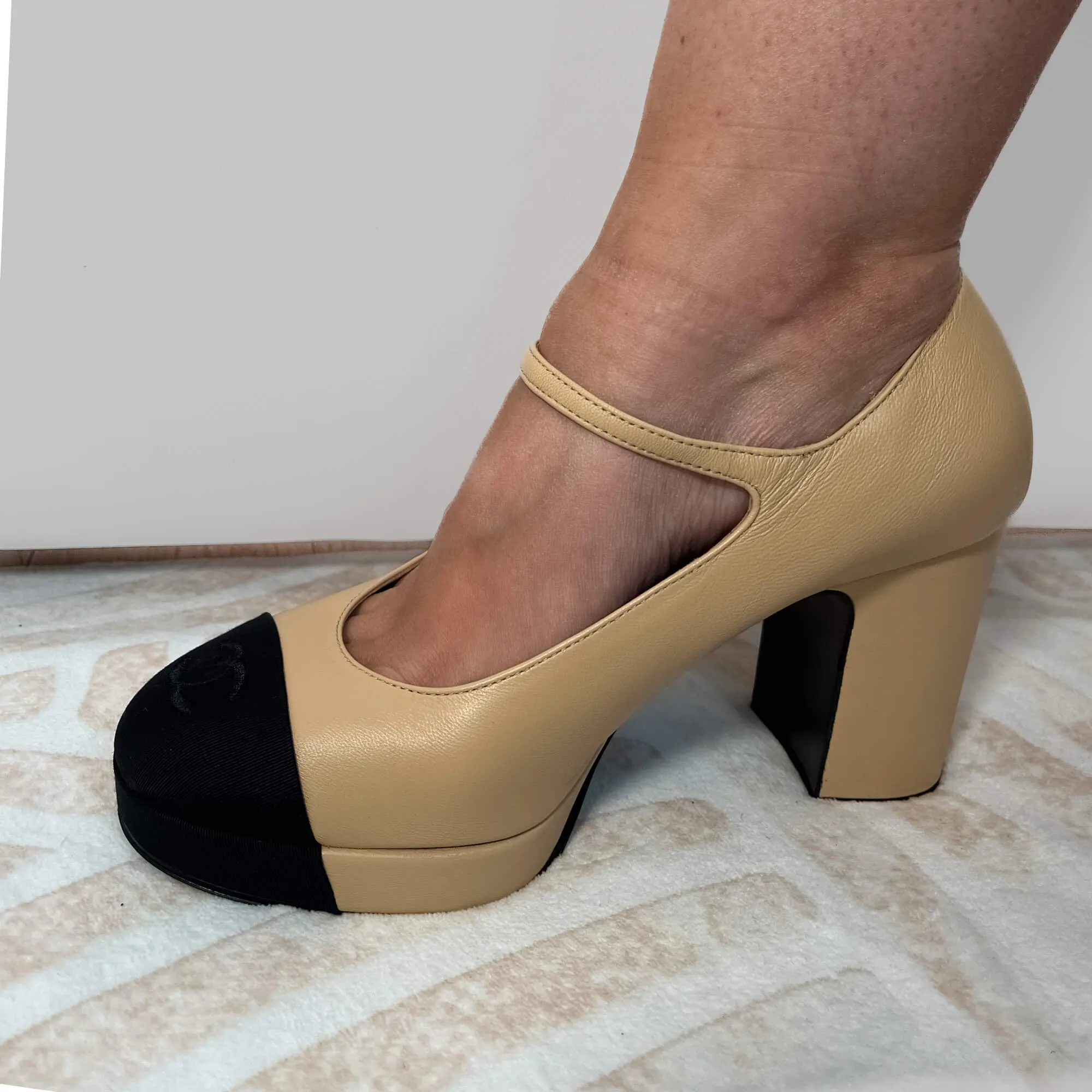 Mary Janes Lambskin Leather Shoes Beige & Black - size 38.5 EU