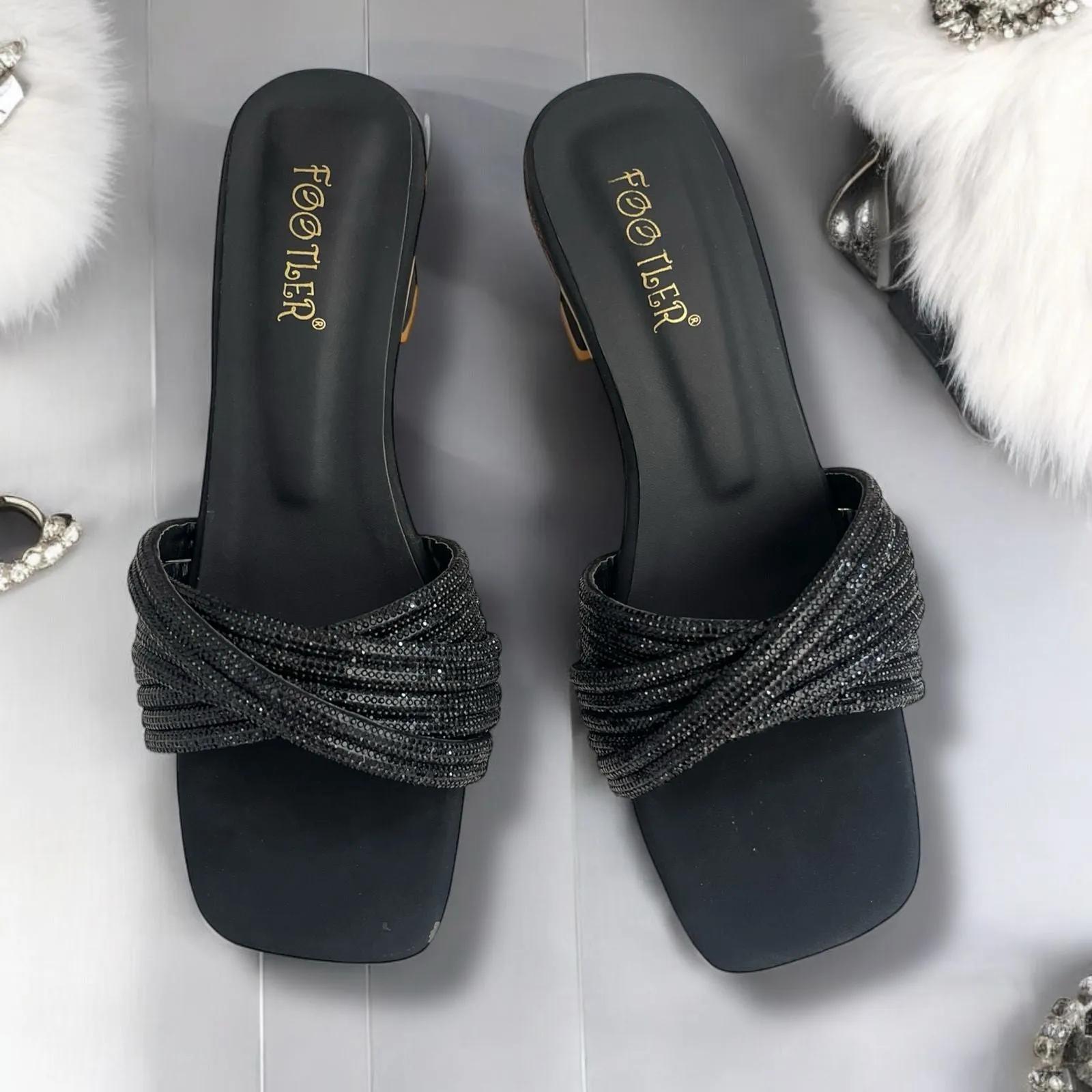 New cross heel