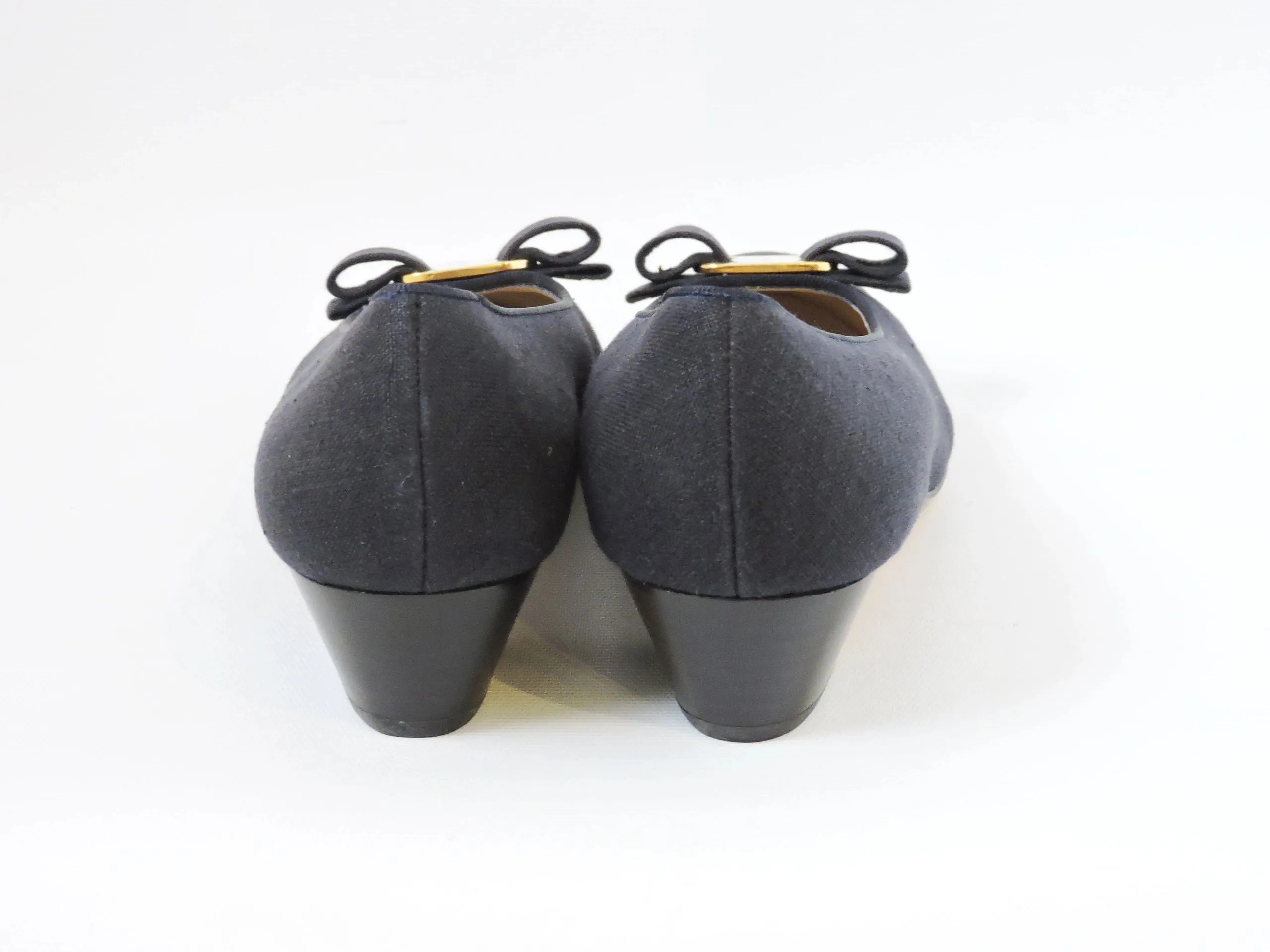 NEW Salvatore Ferragamo Blue Linen Vara Pump Size 8.5 B