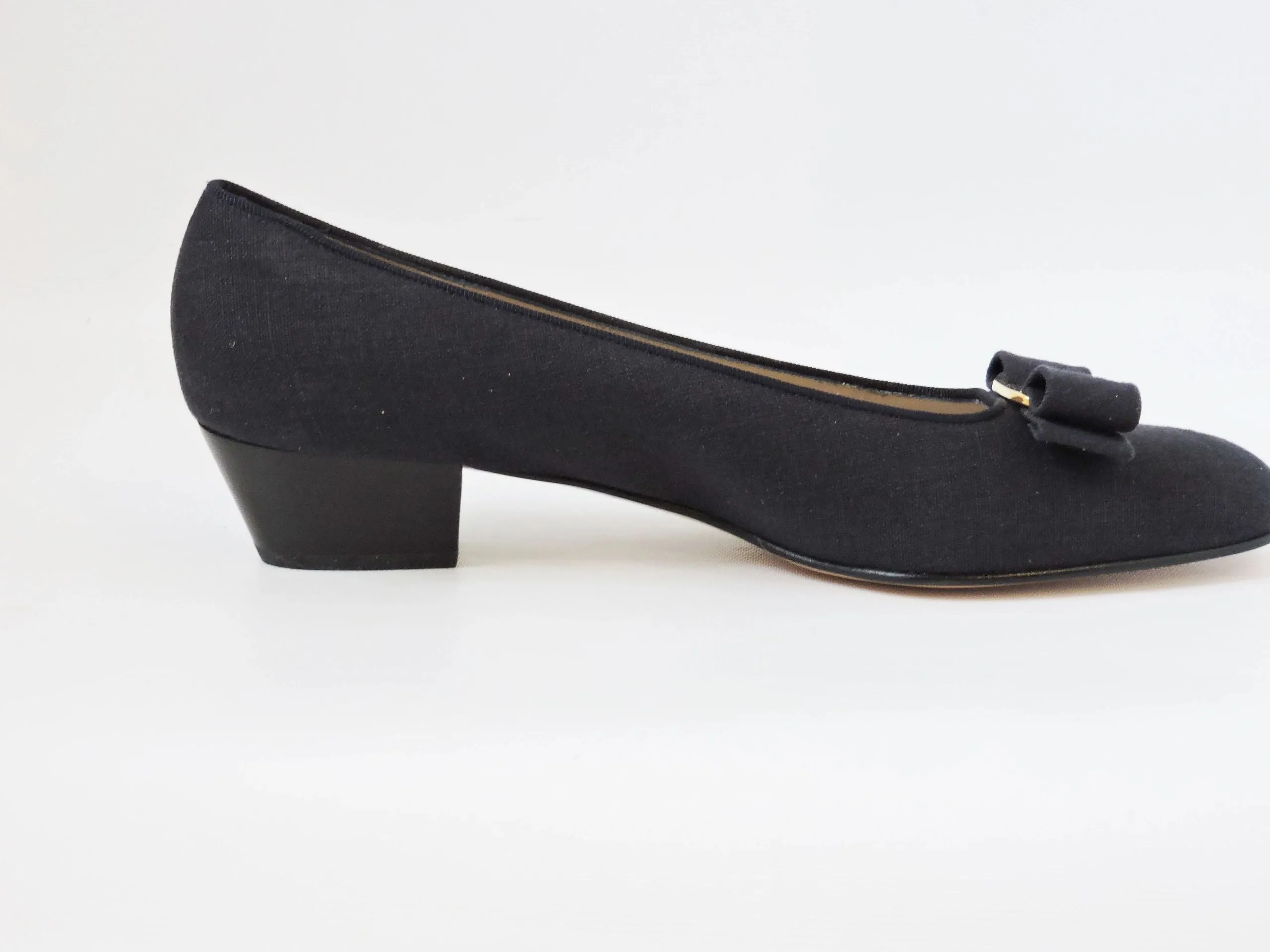 NEW Salvatore Ferragamo Blue Linen Vara Pump Size 8.5 B