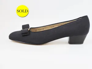 NEW Salvatore Ferragamo Blue Linen Vara Pump Size 8.5 B