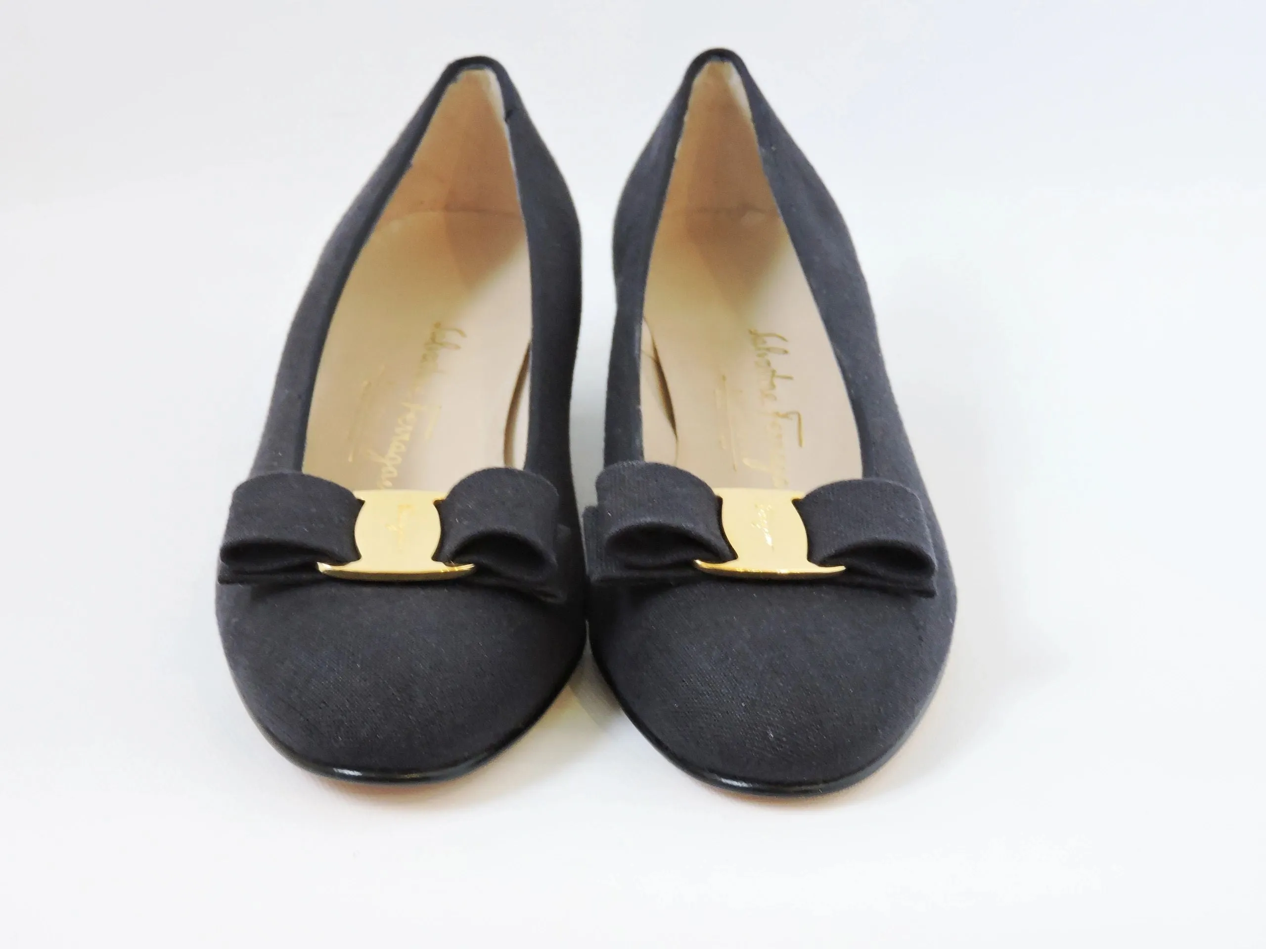 NEW Salvatore Ferragamo Blue Linen Vara Pump Size 8.5 B