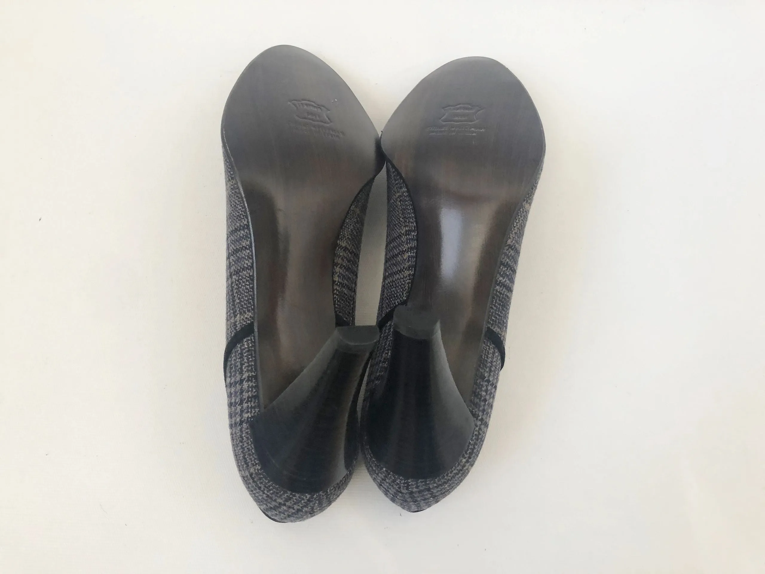 NEW Stuart Weitzman Plaid Pumps Size 9