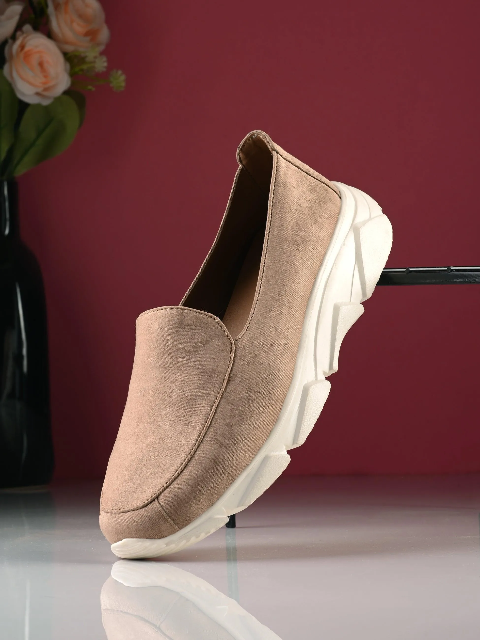 Rosé Chic Sneakers