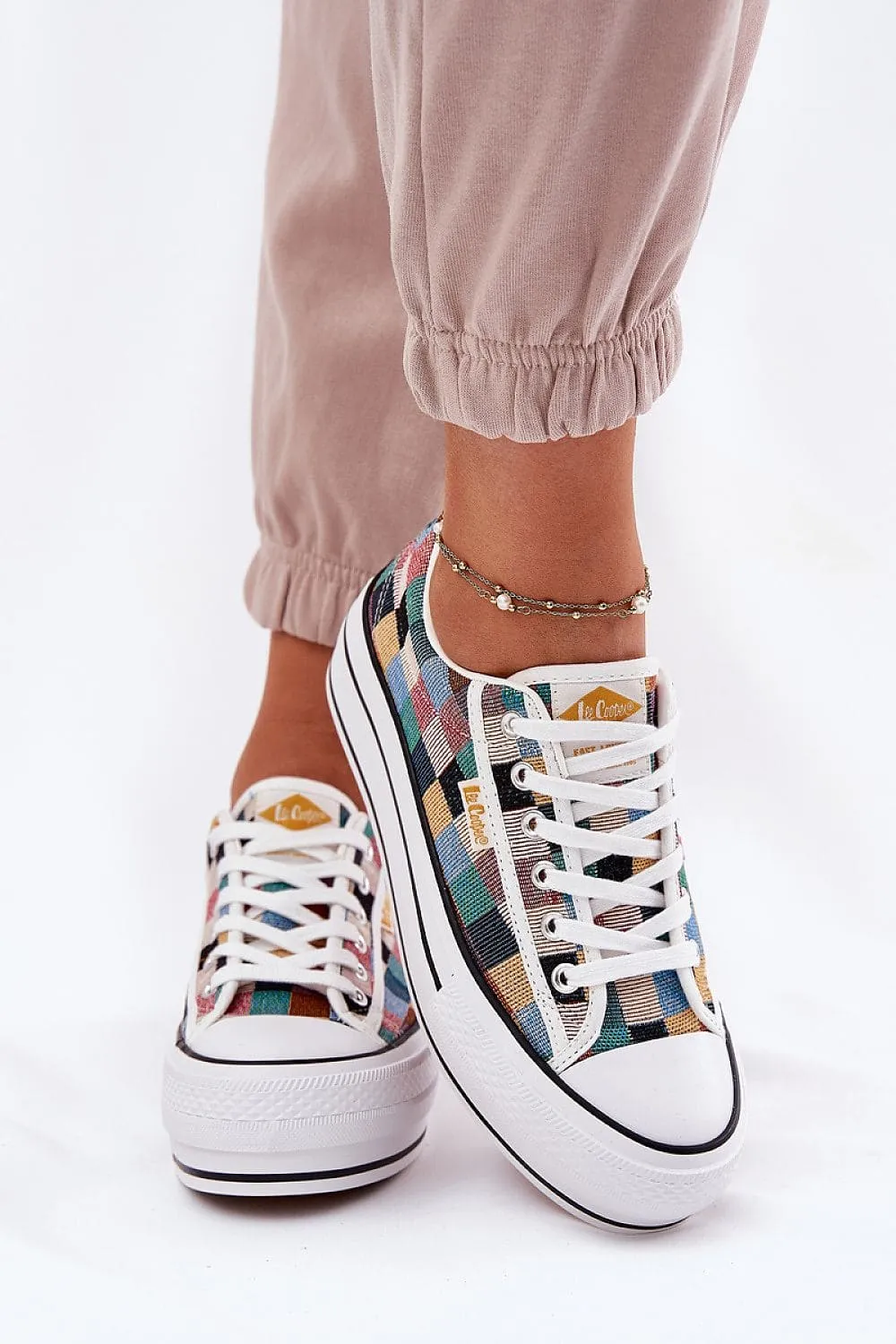 Sneakers Step in style