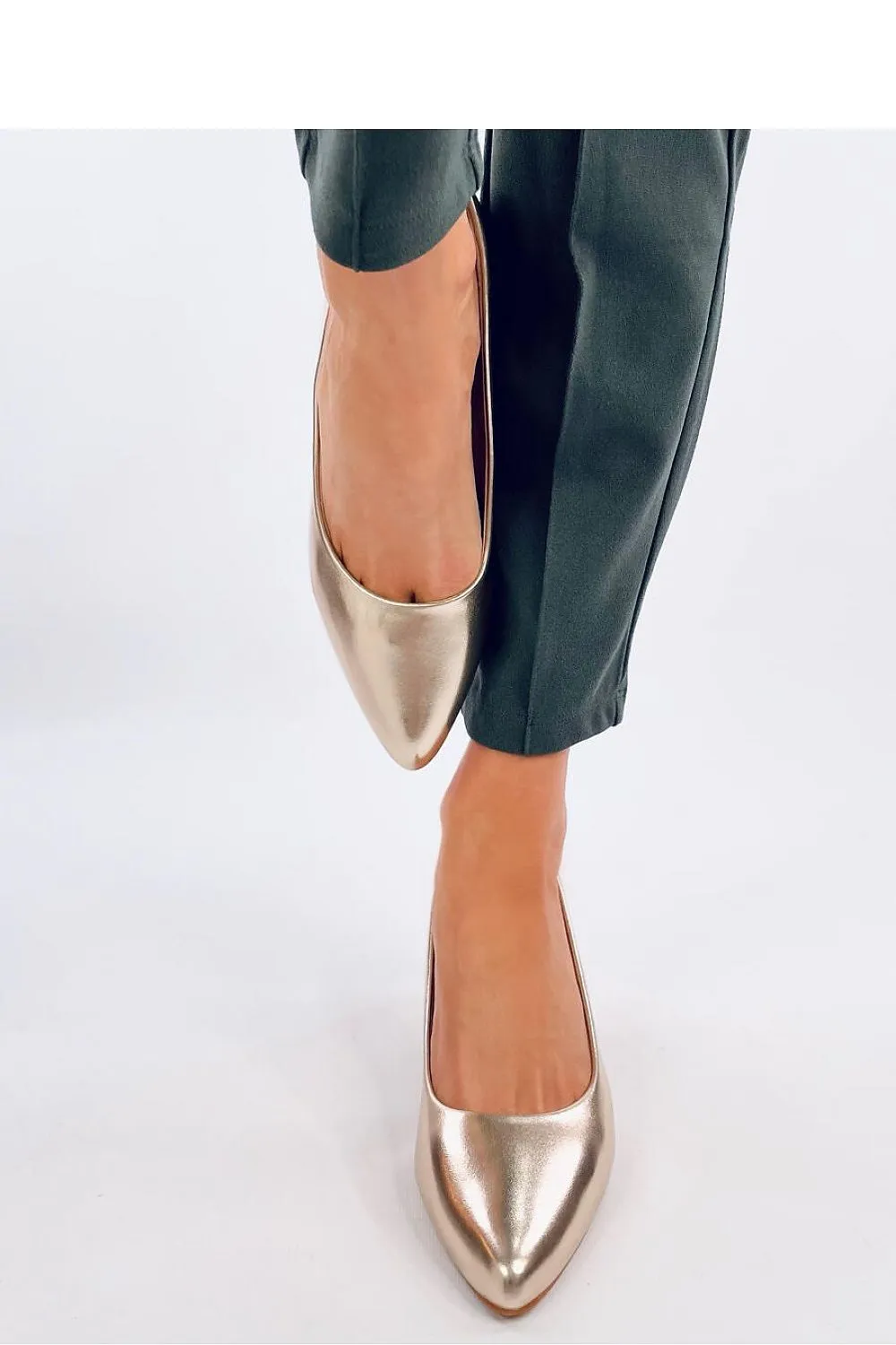 Woman Gold Block Heels Court Shoes